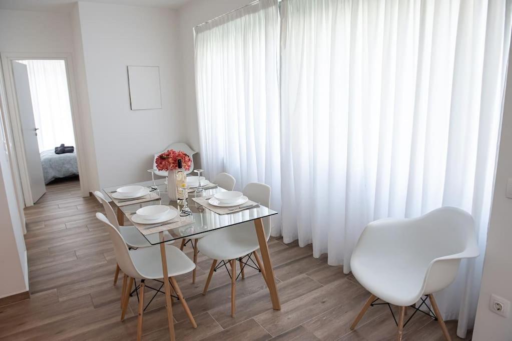 Bright 2Br Apartment In Palaio Faliro- Atene Esterno foto